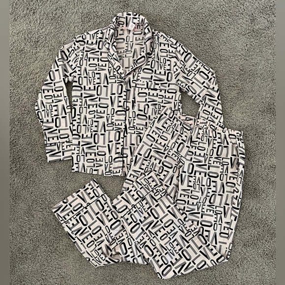 Satin/silk pink & black “Victoria’s Secret long sleeve & pants sleep/pajama set. - Picture 4 of 10